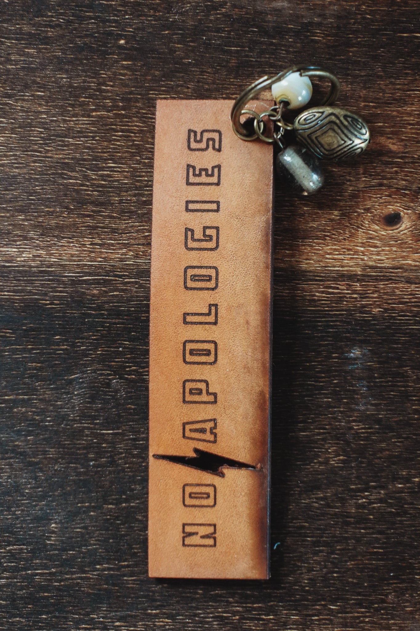 MOTOBELLA NO APOLOGIES KEYCHAIN